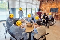 취미여가프로그램 * '달콤한손놀이'과자목걸이만들기